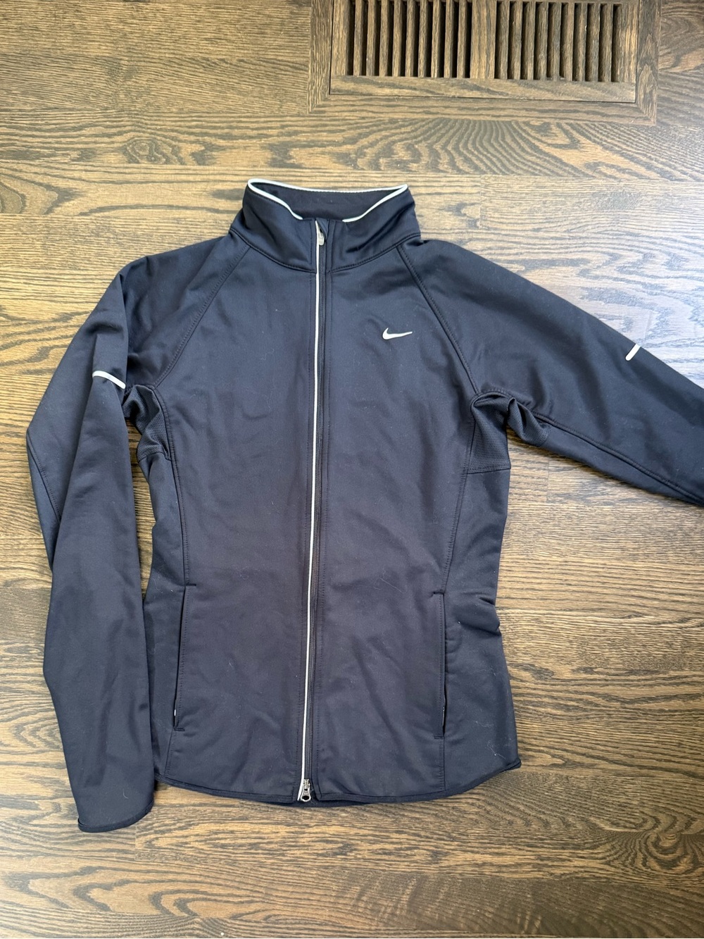 Nike Black Women’s Full-Zip Jacket with Reflective Trim